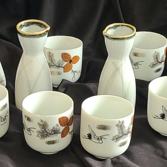 VINTAGE Japanese Porcelain Sake Set for Eight (8) GORGEOUS! - Picture 6 of 7